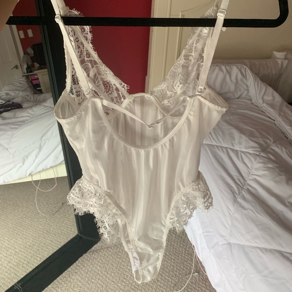 ✨2/$20✨ Zaful Lace Bodysuit - Picture 3 of 3
